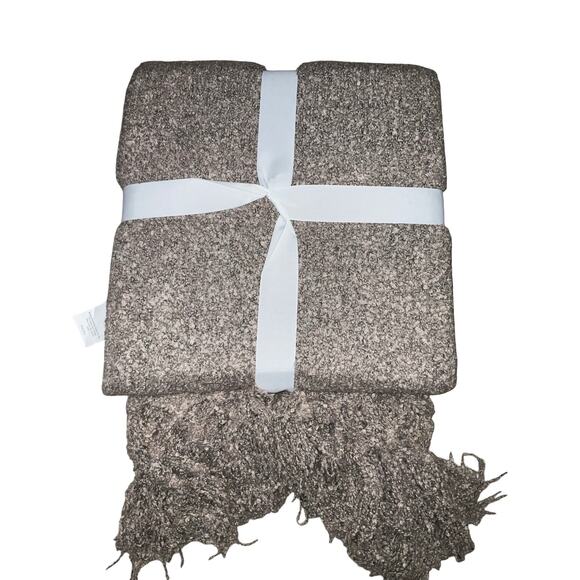 UGG Cliffside Oyster Beige Blanket Throw Size 50 x 70 - Picture 2 of 5